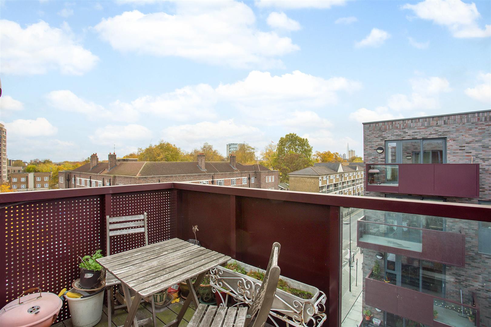 2 bed property in Hierro Court, Stepney